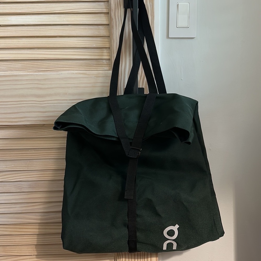 On Running ambassador bag